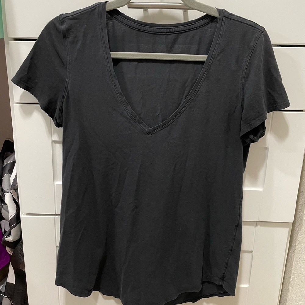 Lululemon Love V-Neck tshirt